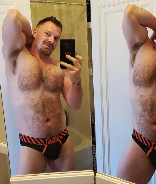 September 2, 2020 #hairsome #hairychest #hairygay #hairyfan #scruff #beardedhomo #beard #hairymen #gay
