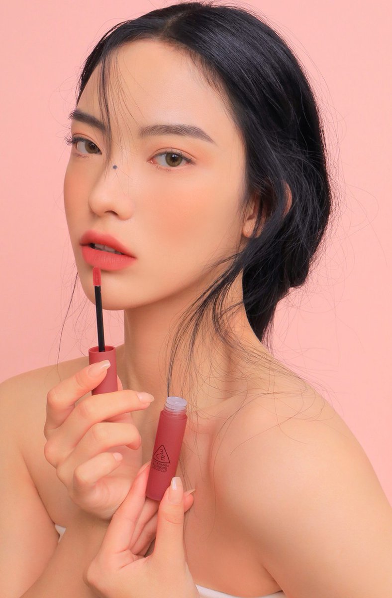 3ce_official_jp's tweet photo. /
3CE BLURRING LIQUID LIP
#DELICATESOUL
\
熟した桃の果汁をそのまま盛り込んだようなコーラルピンク💓
2020.08.24(Mon) オンラインストアにて販売スタート📢
*STYLENANDA HARAJUKU STOREでの販売日程は未定です。
▼3CE BLURRING LIQUID LIP
https://t.co/dYWtMDe354 https://t.co/eQOwbF6qUO