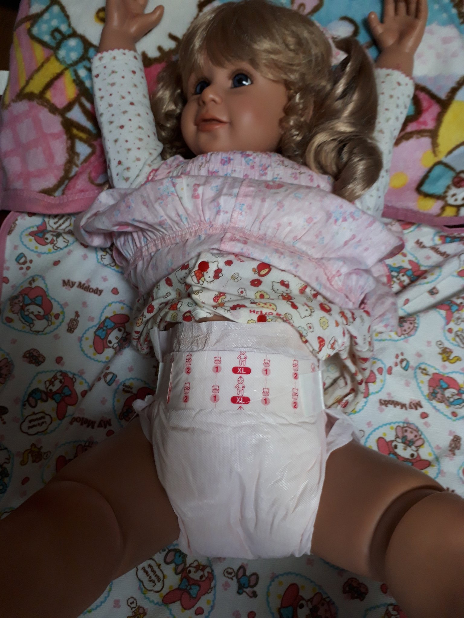 Om Tさん おむつ見聞録 パンパースxl女の子用の中にとれっぴーナイト夜用を入れて ちょっと大きな女の子に履かせてみたら案外ぴったりフィットした T Co 4zvpfqpav4 Twitter