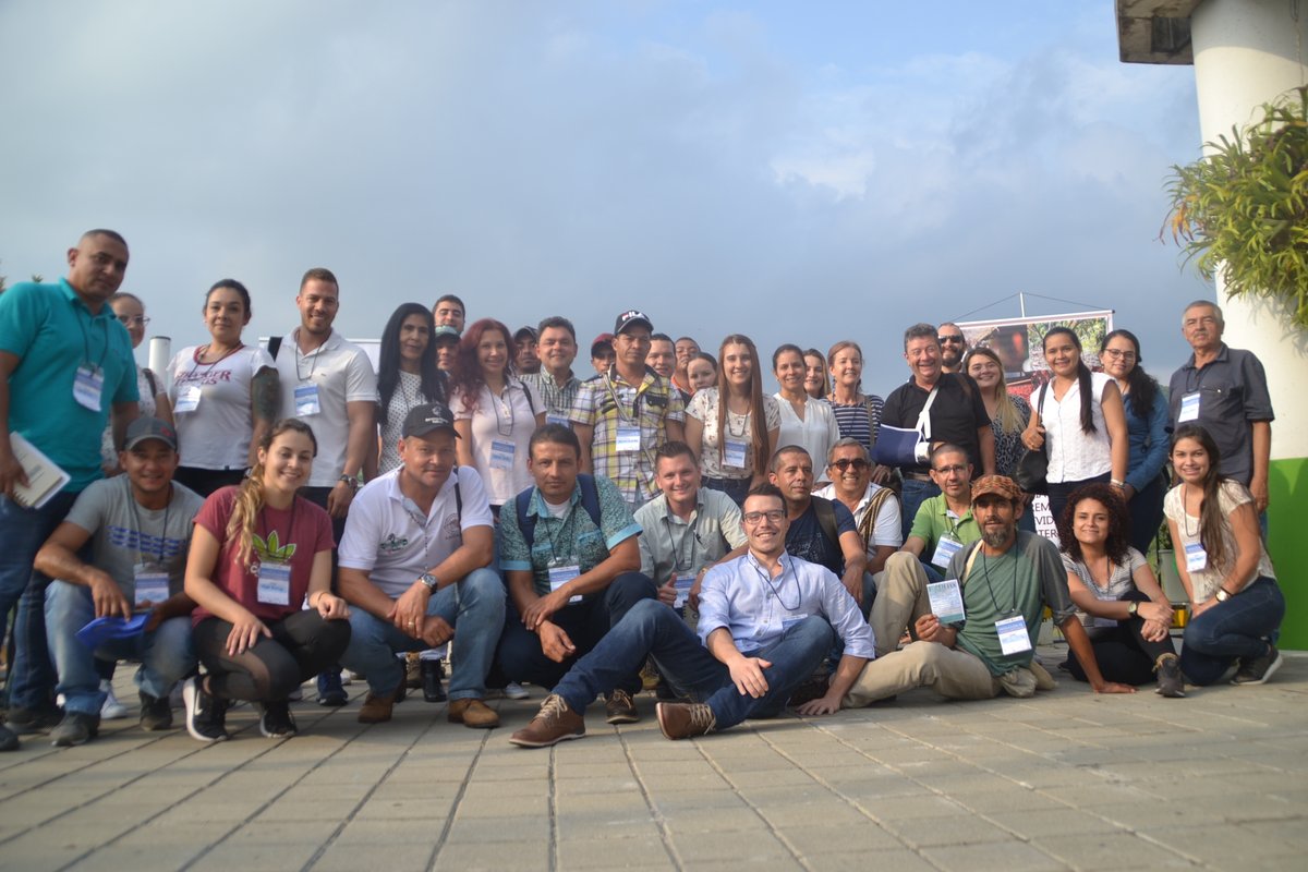 CAESCA3's tweet image. Hoy recordamos un poco de lo que fue el módulo 1 de nuestro diplomado en cacaos especiales que tuvo lugar en marzo del 2019 en los municipios de Maceo y Manaure. En este módulo pudimos retroalimentarnos mediante el intercambio de experiencias en la producción de cacaos especiales