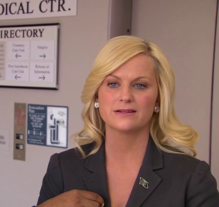 Leslie looking like an elf with her hair behind her ear is too cute.