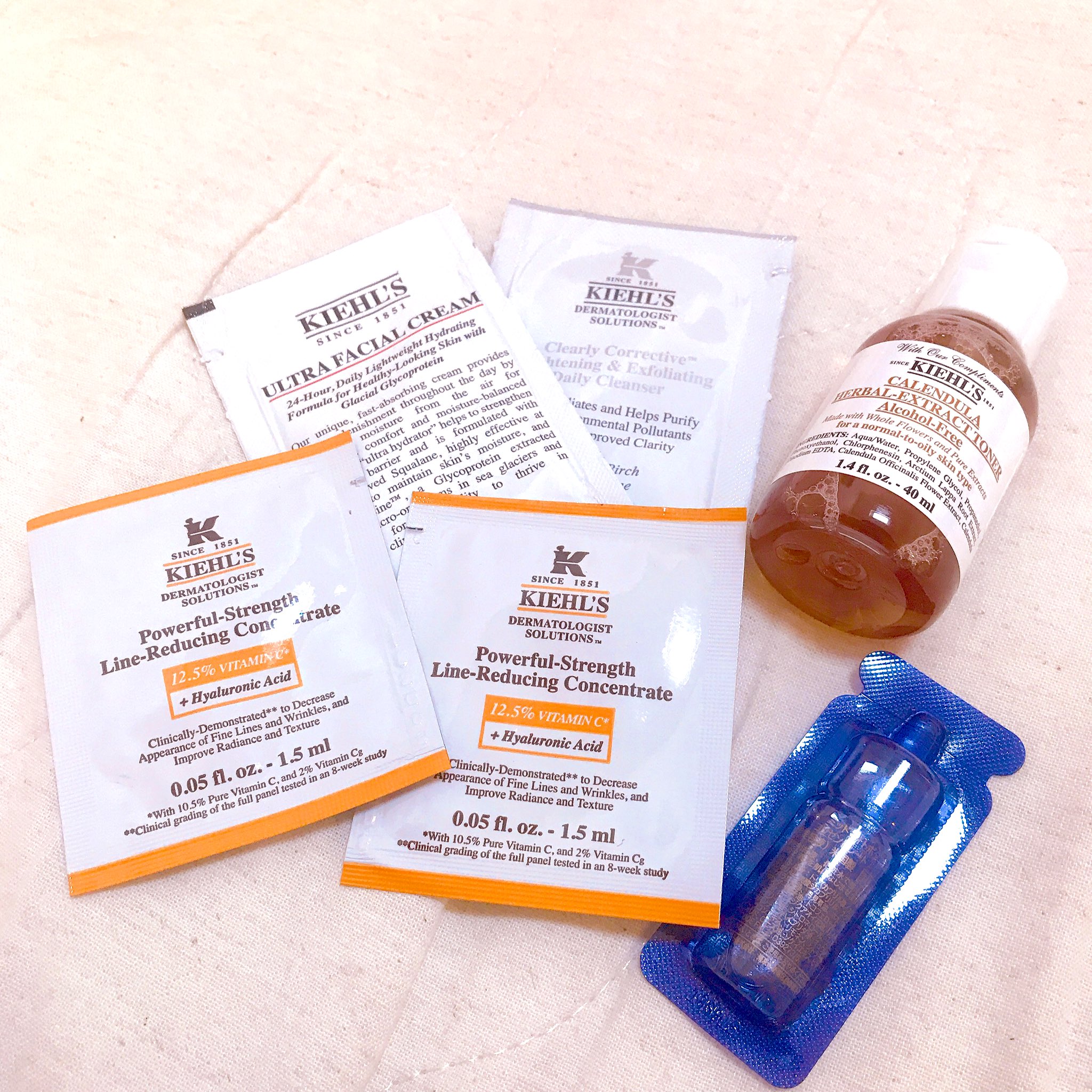 みら Kiehl S キールズの試供品もらいました 一番使ってみたかった美白美容液はないけど キールズの 美容液もニキビ跡が薄くなると噂なので気になってたので嬉しい 一通り韓国コスメの解析が終わったらキールズも解析していきます