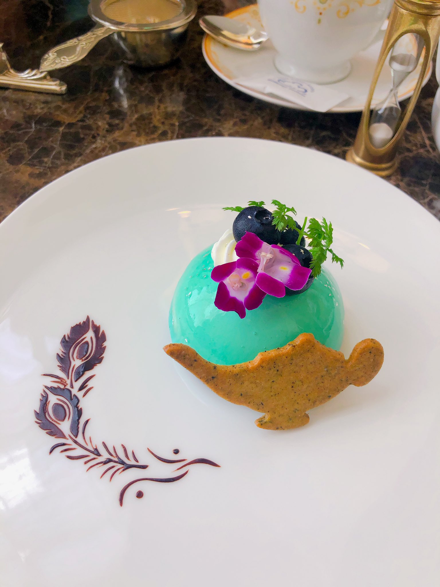 まな まーち船長 本日からスタートしたディズニーランドホテルのドリーマーズ ラウンジのプリンセスケーキ セット可愛すぎるから見て ジャスミンのケーキ 世界初オーダー 色がジャスミン色だよ 綺麗 T Co Ni4udq2w7o Twitter