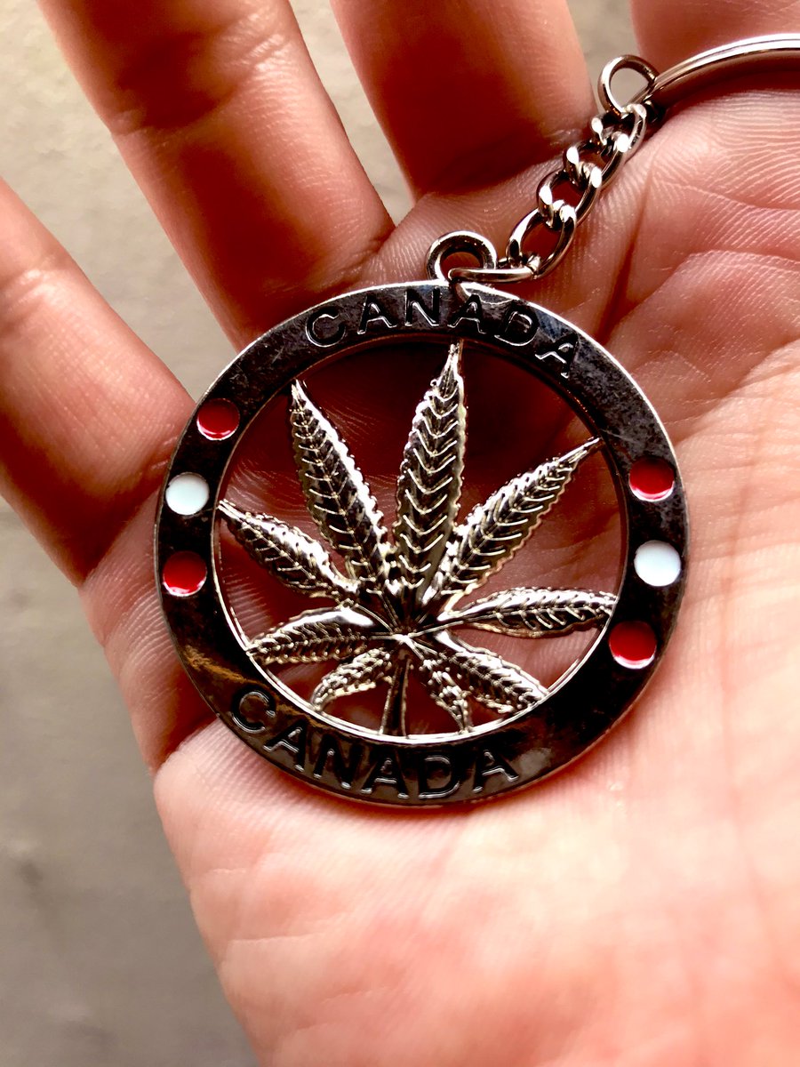 d0cview's tweet image. バックパッカーの子にBIC製、和柄イターほしい言うからあげたら、お礼にこれ預けられた。誰か三か月預かってください