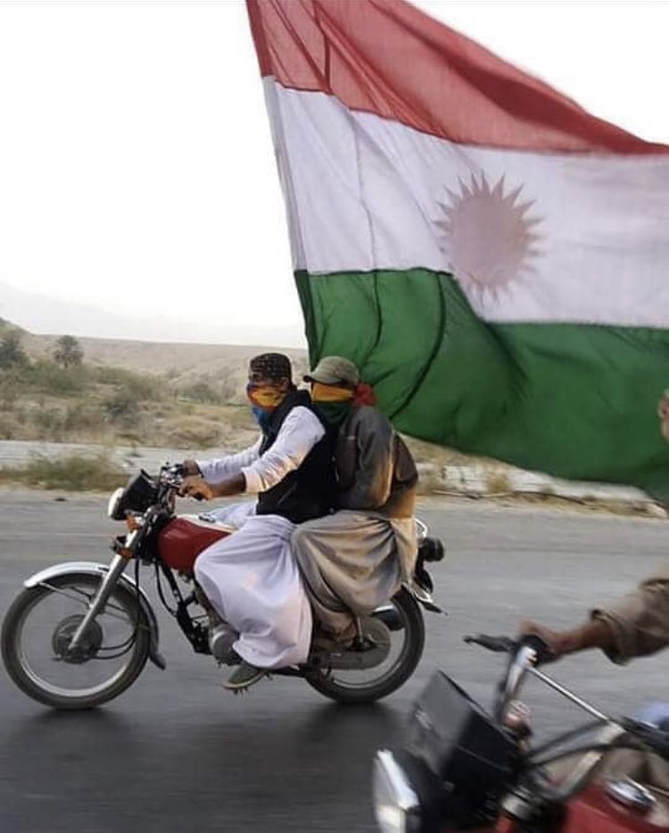 JanMohammadBal1's tweet image. Baloch youngsters while holding the flag of Kurdistan in 
#occupiedBalochistan.Baloch nation always supports those who stand against any kind of brutalities and stands with those who are fighting for the freedom of their land. #Kurdistan #Kurdish #kurdi @masoud_barzani @Kurdistan