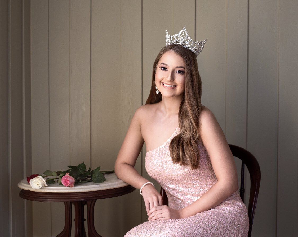 TheLAAC27023's tweet photo. Payton Martin, Miss Lewisville 2020 https://t.co/URvpOPbfDZ