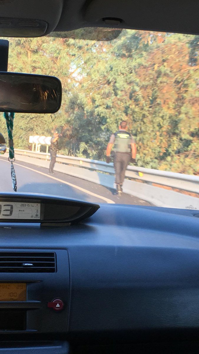 AUGC_Cadiz's tweet photo. 🔴🔴 IMPORTANTE🔴🔴
Heridos tres Guardias Civiles al ser recibidos a tiros al investigar una plantación de #Marihuana en Bornos (Cádiz)
Han sido trasladados al Hospital Comarcal
Ya hay detenidos. Operación sigue abierta con gran despliegue de Unidades https://t.co/YmRbHHGZrR