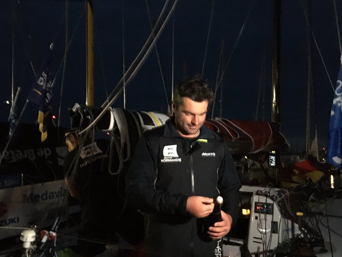 Arrivée au ponton de <a href="/LOISONAlexis/">LOISONAlexis</a> (<a href="/RegionNormandie/">Région Normandie</a>), 3e de la première étape de @LaSolitaire_51e (avant jury) !