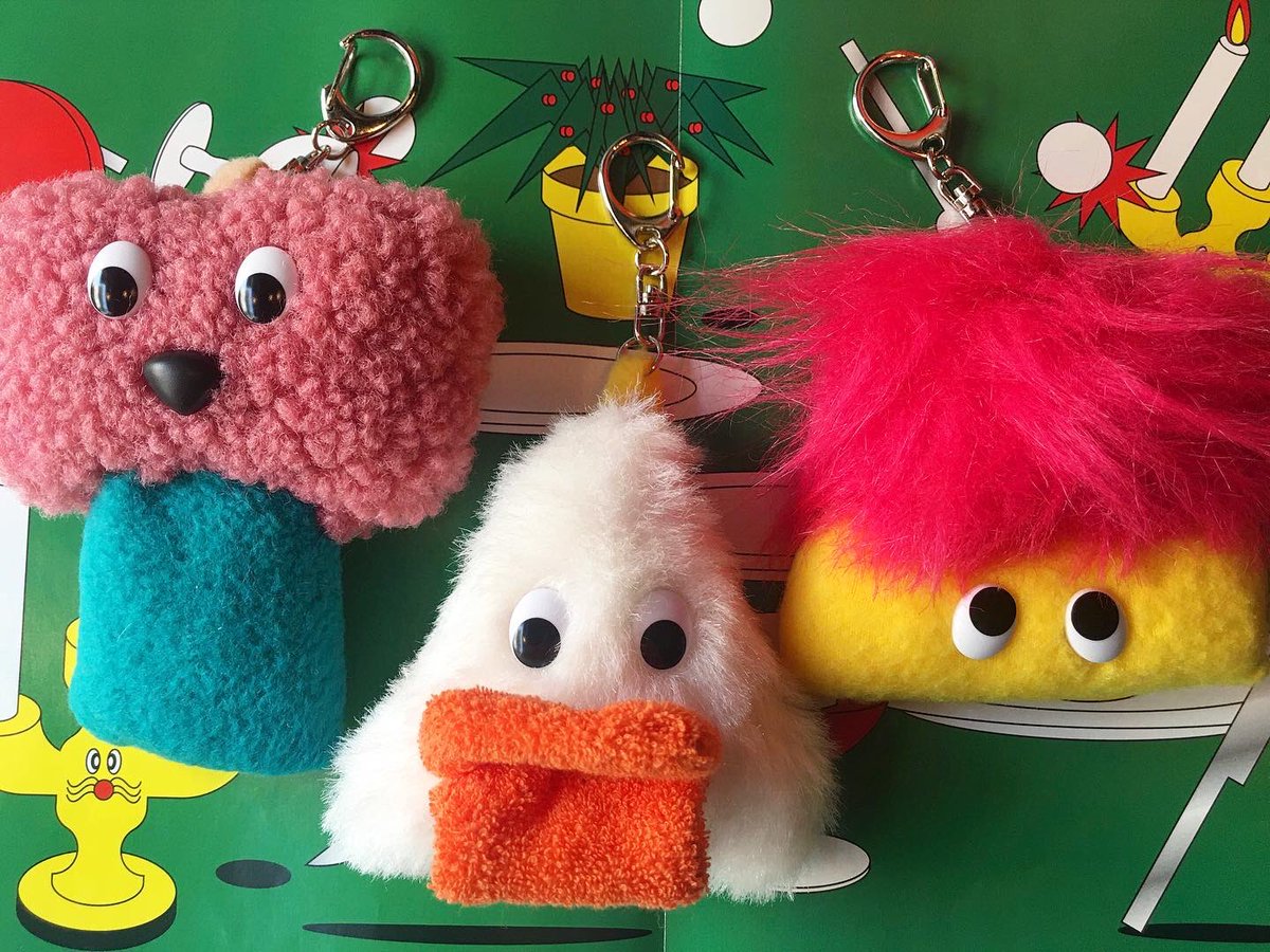 Uzivatel 京都 雑貨屋 ｄｏｍａ Na Twitteru Wan Tan Watanabe Taisei ぬいぐるみキーホルダー 左から 赤飯 鴎 染髪 Wan Tanのニューアイテム 小さなぬいぐるみのキーホルダー いつものフワモフフェイクファーの他にフェルトやパイル地など様々な素材で出来てい