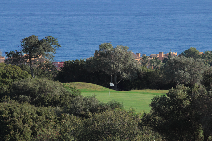 GolfinAND's tweet photo. Jugar al golf con la brisa del Mediterráneo haciendo de caddie es posible en los campazos de @marbellagolf  #AzataGolf @DJuliaGolf y @golfladuquesa  Ubicación perfecta. Ideal para todos los niveles de juego. Un planazo entre Marbella y Estepona. #golfinandalucia #viveandalucia https://t.co/PV1w5EJgYM