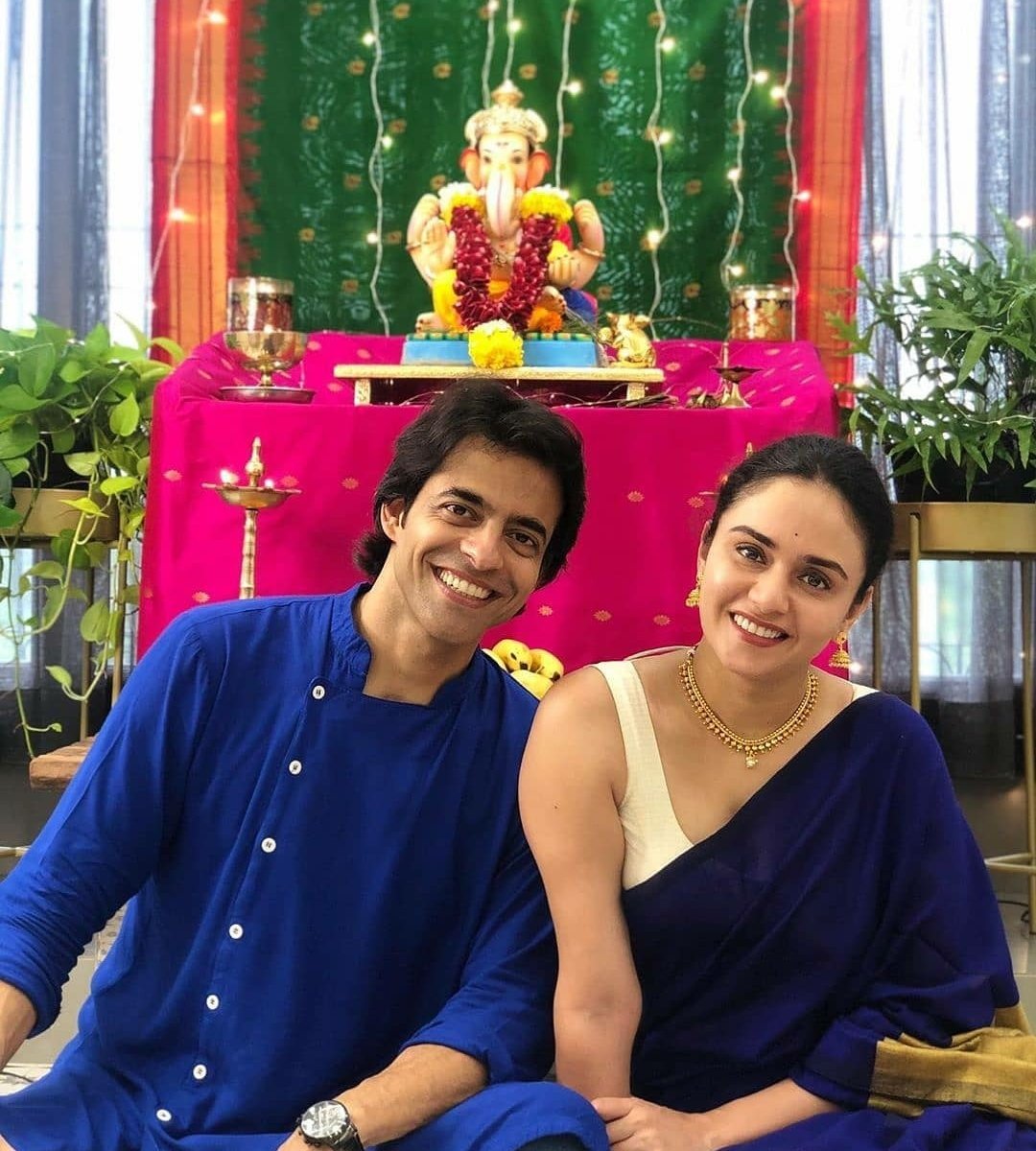 MarathiiWorld's tweet photo. हिमांशू मल्होत्रा आणि अमृता खानविलकर यांच्या घरी झाले बाप्पाचे आगमन...!!

#GaneshUtsav2020 #Marathiiworld #marathientertainment #celebritybappa #marathiactress #amrutakhanvilkar #himanshumalhotra https://t.co/q6wuPM1FYF