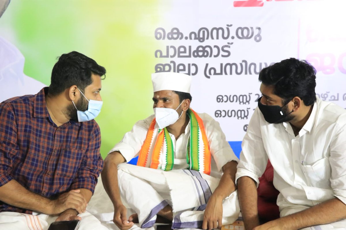 nsui's tweet photo. KSU Palakkad district activists carried out a 24 hour fasting strike against @CMOKerala which had turned their back to thousands of PSC aspirants awaiting Govt job and promotes nepotism &amp; backdoor appointments while unemployment is at its peak in the state. https://t.co/cVHBrXJ4V2