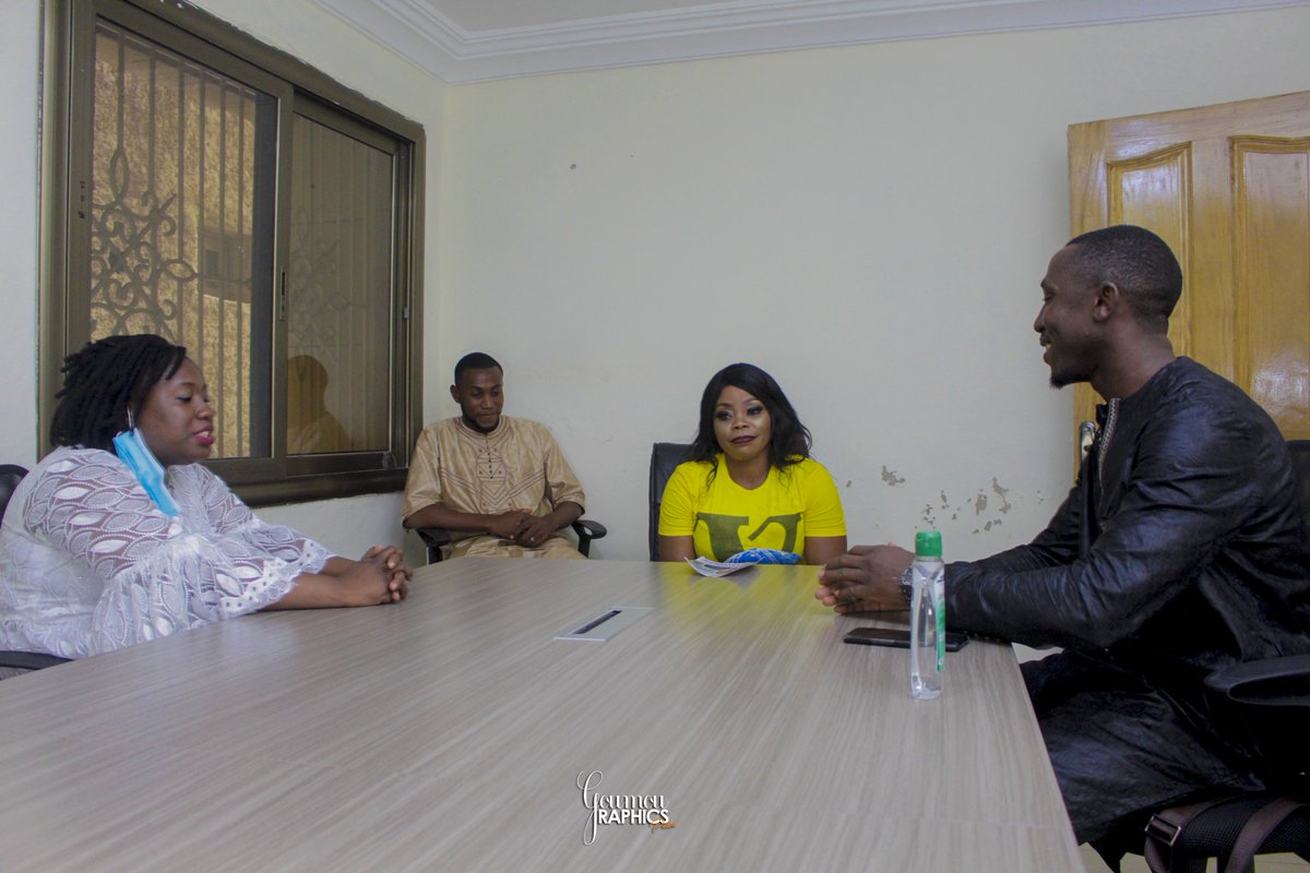 domani_dore_off's tweet image. Le peuple soutient son candidat Pr Alpha Condé, des artistes l'expriment et surtout les femmes. Dites OUI ! Svp