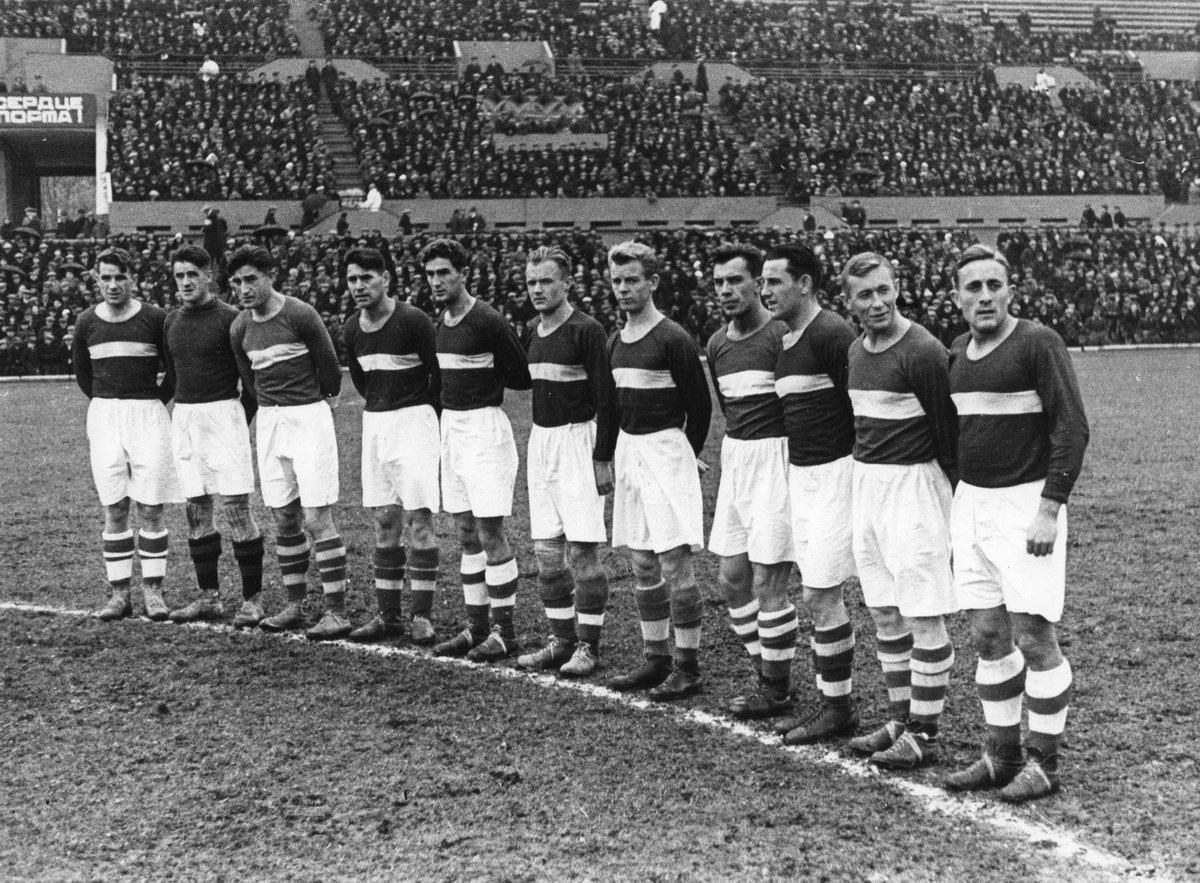 «Его капитанские обязанности не ограничивались игрой, — писал Николай Петрович. — Он всегда находился в курсе всех вопросов касательно команды, старался их решать. На поле вел себя скромно, никогда не кричал на партнеров, не упрекал их за ошибки, зато признавал свои промахи».