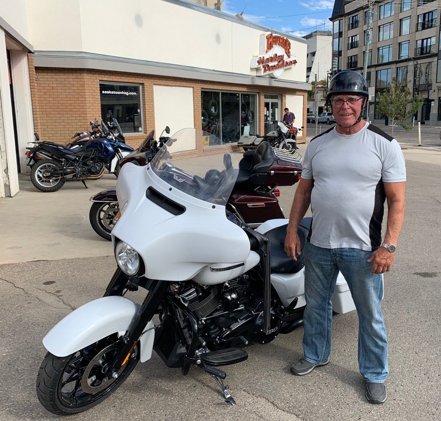 2020 street sale glide white