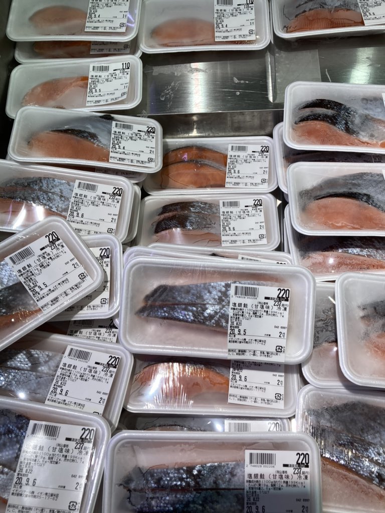 Zakone3 ワイ へへ 知ってるんだぜ 鮭の切り身の細い方に白い線が入ってるのがおいしいんだよ イオン 見せないぞ T Co Oy36kkobad Twitter