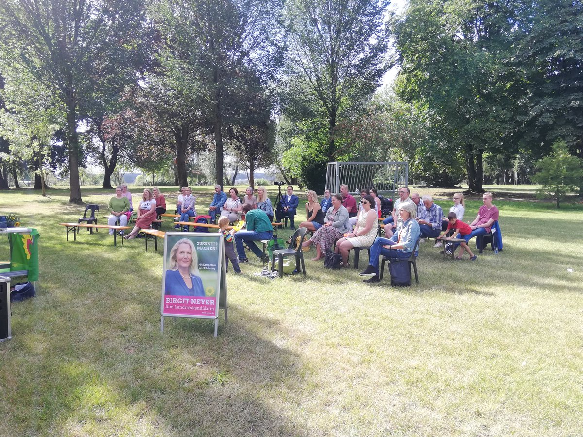 GOchtrup's tweet photo. Und los geht's! @TerryReintke führt in das Thema ein. Es wird auch schon fleißig diskutiert.

#feminismus #grüne https://t.co/35DkuDO54R