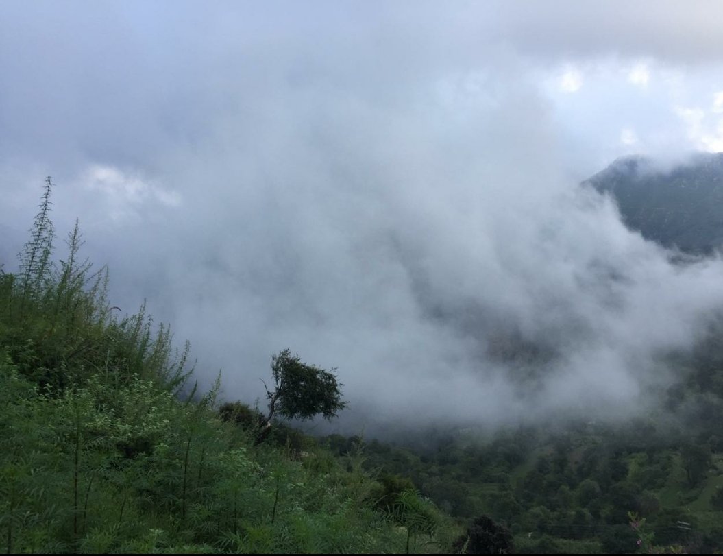 orakzai1's tweet photo. looking for cold weather, Fresh breeze and Fog ? then head towards Samana Hills in Orakzai Distt.Temeprature between 15-20 Celsious. Historical place highlighting war between British and the orakzai Tribes.Serpentine Road on top  of Hill ( ) upto Sermalo kandow is heavnly walk❤ https://t.co/B0GB89kcSy