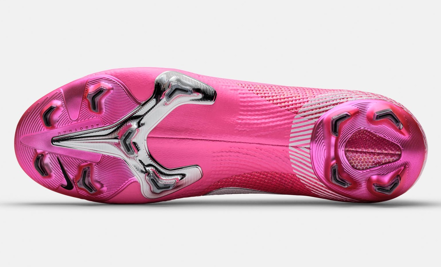サッカースパイク Kohei Sblog ナイキ サッカースパイク マーキュリアル スーパーフライ7 ムバッペ限定着用カラーに新色登場 かつてのヴェイパー4のピンクローザがモチーフ 日本では年9月1日から発売 T Co Rn4vvphzzs