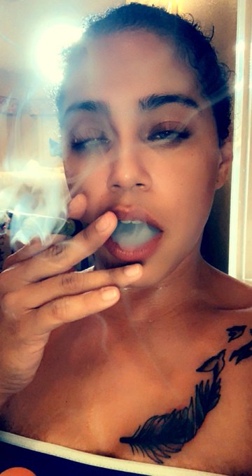 Smoking like https://t.co/XR73IiKDKy<a href="/tag/mvsales"class="tags"><span>#mvsales</span></a>