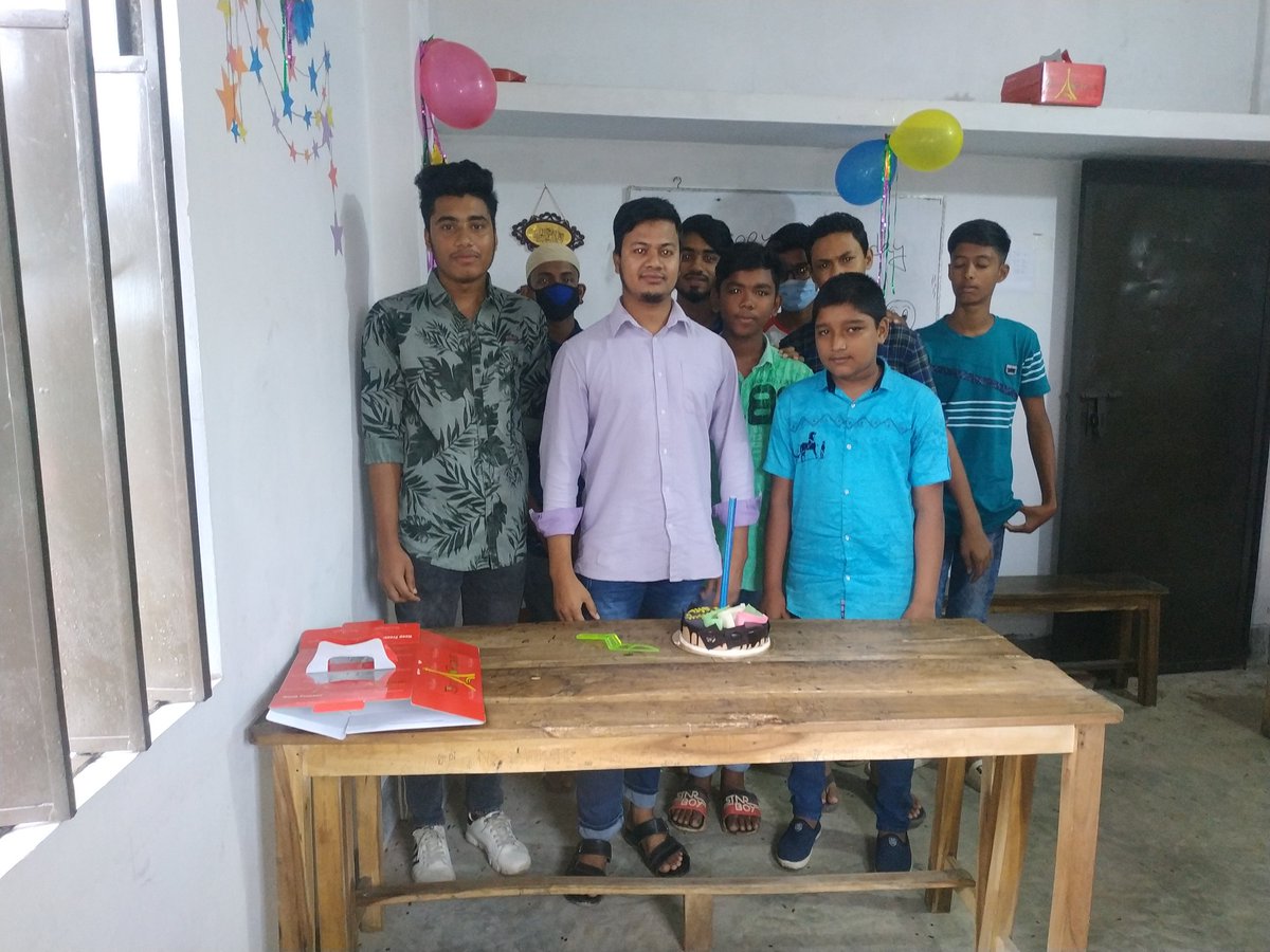 NasirUniquecc21's tweet photo. It was the most memorable day in my life wishing me birthday🎂🎂Thanks a lot my dear students 💓💓
.
.
#birthday #newyear #Celebration #celebrate #happy #HappyBirthday #festive #greatful #joyful #blessful #excited #warm #crazy #awesome #glad #lucky #pleaseful #calm #jolly #great https://t.co/zIeFI0mk3O