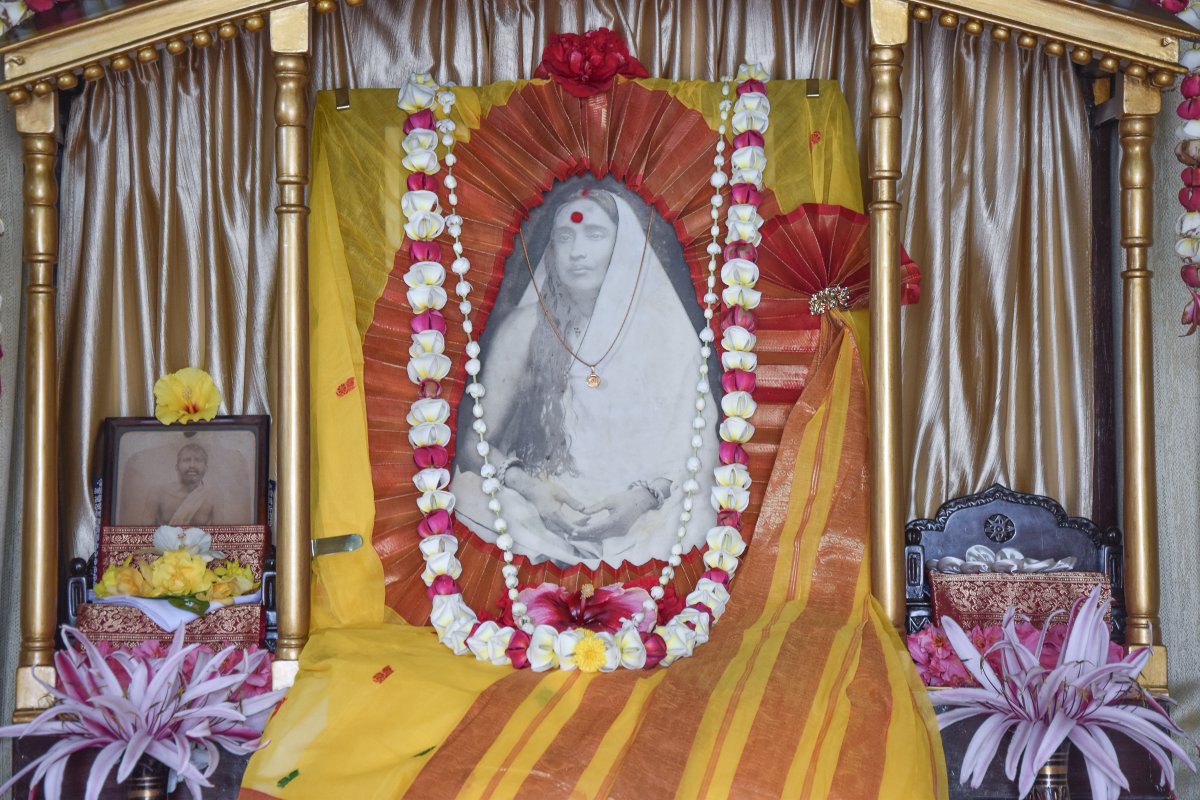 rkmbelurmath's tweet photo. Sri Ramakrishna, Sri Ma Sarada Devi, Swami Vivekananda, Swami Brahmananda, at Belur Math, 22 Aug 2020 #BelurMath https://t.co/05bvEgetJf