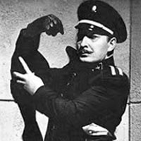 The joke in  #YoungFrankenstein w/the Inspector always fixing his arm. That comes from this movie...b/c the inspector in it is ALWAYS doing this. And sometimes it IS played for laughs here (like when he stick darts into his fake arm). [3 of ?] #MelBrooks  #filmmaking  #HorrorMovies