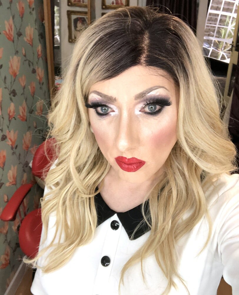 SarahLewisRetro's tweet photo. Spoilt rich girl look. I think I nailed it 😁👄❤️ https://t.co/TofTJbQFQC