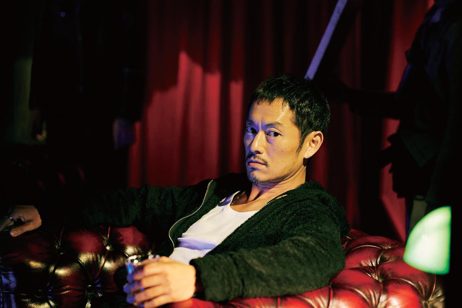 映画 きみの瞳が問いかけている 公式 きみのめ 人物紹介 金井 般若 極龍連合のヘッド 塁が出場するキックボクシングの賭博試合に賭ける