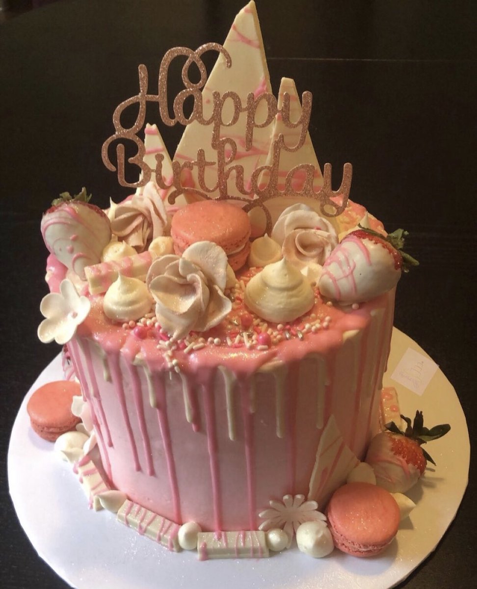 EmysCakeZone's tweet photo. Signature Cakes 💕 https://t.co/F1p7EqMptY