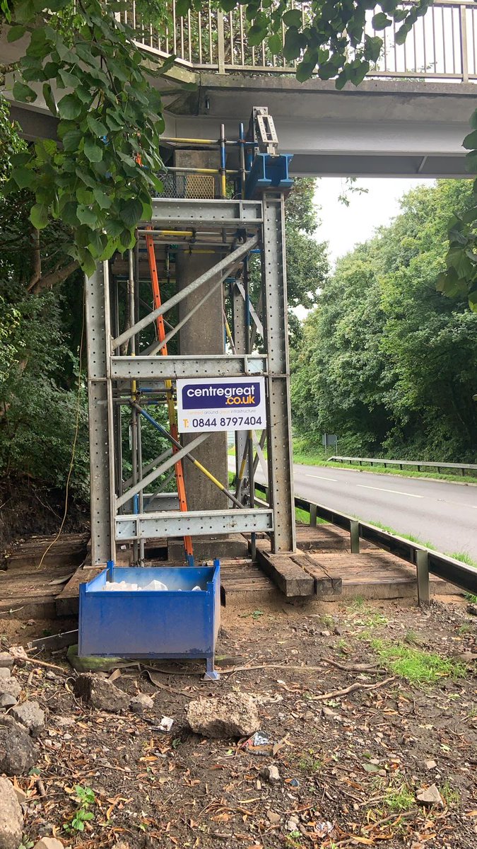 centregreat's tweet photo. Work is well underway carrying out essential maintenance to the footway over bridge on the A4119 Williamstown for @RCTCouncil. Collaboration with our Engineering and our Civil engineering diversion. Traffic Management by our sister company  @ERH_UK @ceca_wales @ICEWalesCymru https://t.co/rymYvxaXCg