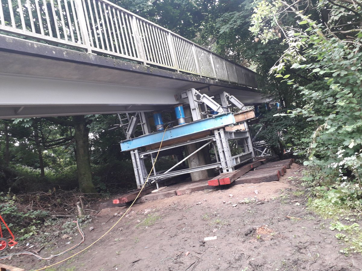 centregreat's tweet photo. Work is well underway carrying out essential maintenance to the footway over bridge on the A4119 Williamstown for @RCTCouncil. Collaboration with our Engineering and our Civil engineering diversion. Traffic Management by our sister company  @ERH_UK @ceca_wales @ICEWalesCymru https://t.co/rymYvxaXCg