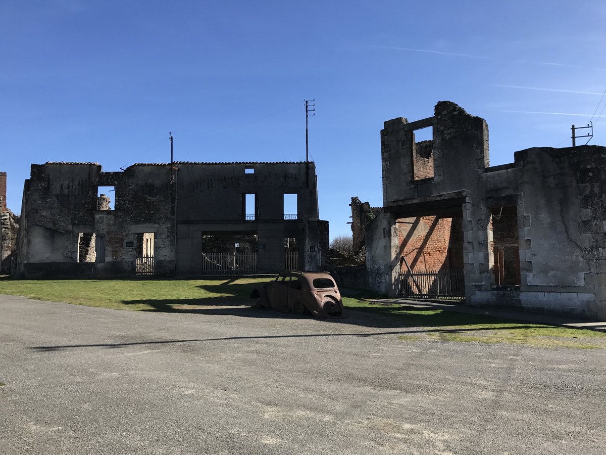 #Ouradour : la mémoire de ce village martyr a été souillée honteusement. Cette profanation est abjecte. On a sali la mémoire de ces hommes, femmes et enfants, victimes de la barbarie humaine. Les auteurs de cette profanation sont des barbares et doivent être sévèrement punis.