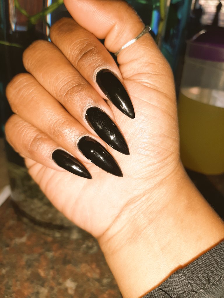 LeeSwarres's tweet photo. #nailsbyme😜 https://t.co/zRGuk2d4ld