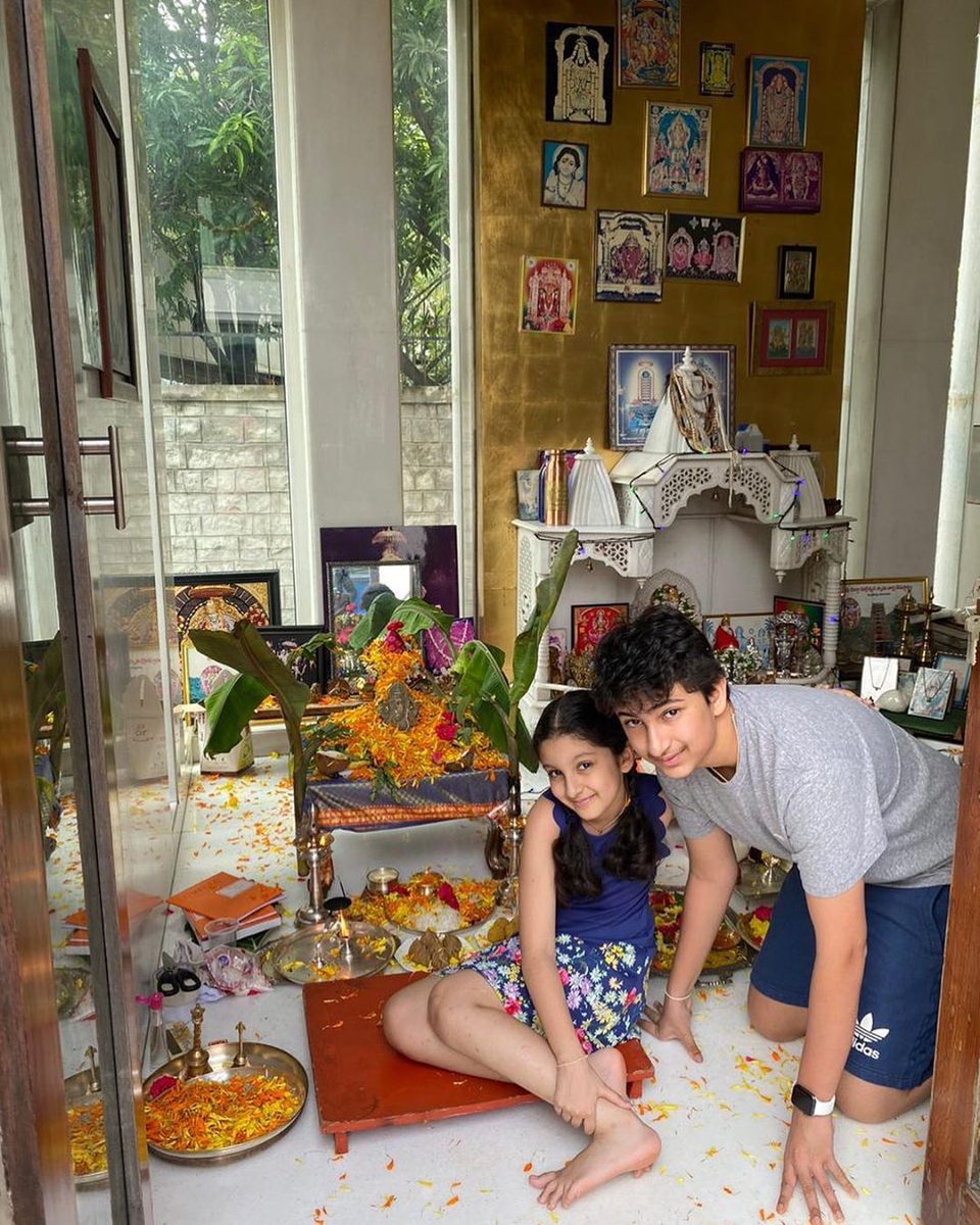 MaheshBabu_FC's tweet photo. వినాయక చవితి శుభాకాంక్షలు .. 

#GanapatiBappaMorya
#HappyGaneshChaturthi

#Gautam #Sitara @urstrulyMahesh #SarkaruVaariPaata https://t.co/vWfijf4EDM