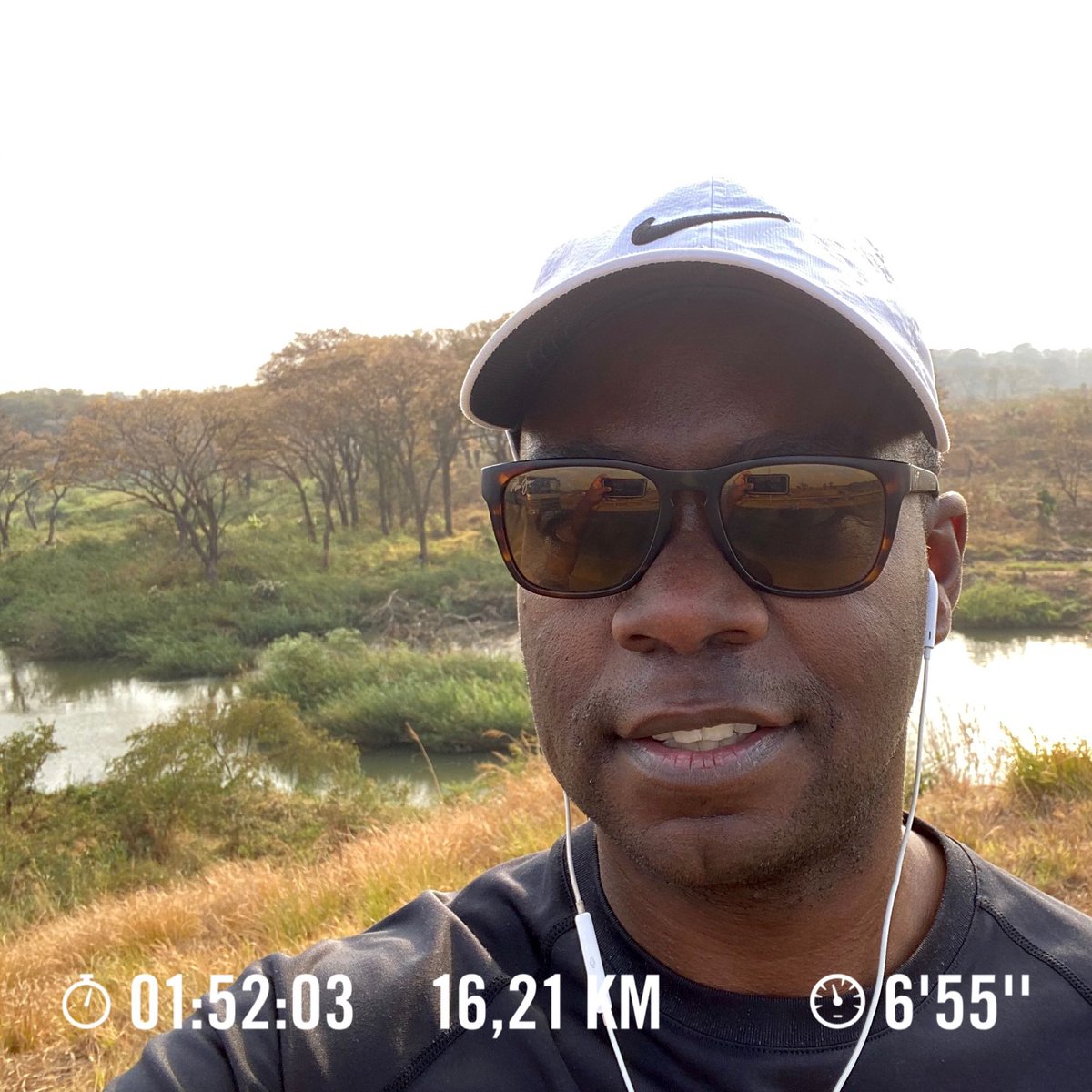thembakalua's tweet photo. Saturday morning run! #RunningWithTumiSole #RunHappy #Run265 #nikerunclub #running #RunningMan https://t.co/G9nn71NuZd
