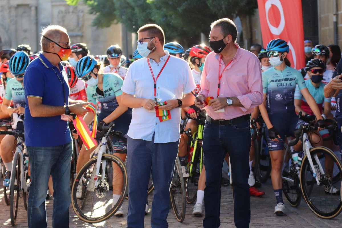 #CEJaen20 | Corte de cinta protocolario a cargo de Ángel Vera, Diputado de Cultura y Deportes de <a href="/dipujaen/">Diputación de Jaén</a>; Pedro Jesús López, Concejal de Deportes <a href="/aytoubeda/">Ayuntamiento Úbeda</a>;  
José Luis López Cerrón, Presidente <a href="/RFECiclismo/">Real Federación Española de Ciclismo</a> y Manuel Rodríguez, Presidente de la <a href="/FACiclismo/">Federación Andaluza de Ciclismo</a> ✂️

¡Muchas gracias!