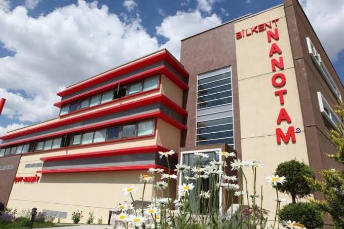 2020Bilkent's tweet photo. Bilkent Üniversitesi Nanoteknoloji Araştırma Merkezi(NANOTAM) nanobilim ve nanoteknoloji alanlarında çalışmalar yapmaktadır. NANOTAM metamateryaller, nanoelektrik, nanofotonlar gibi alanlarda araştırmalar yürütmektedir. https://t.co/9g99aAkgSi