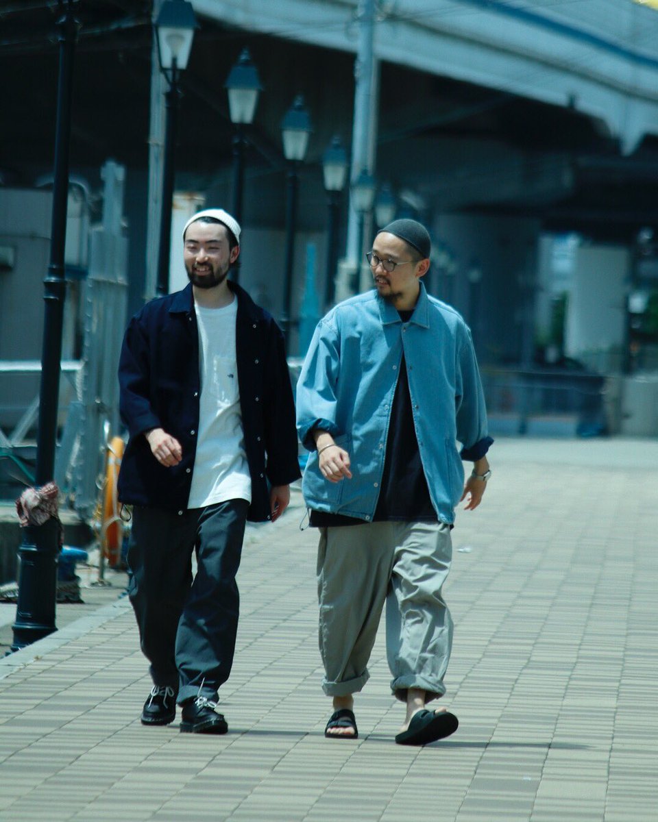 デニムジャケットって、こんな感じだったっけ。
身幅も広くてカバーオールな感覚。
大きなポケットはカバンが要らずでとても助かる。
探してた、理想のカタチかも。
直営店限定だし、スペシャルな感じ。

instagram.com/p/CD06rSZj9f8/…