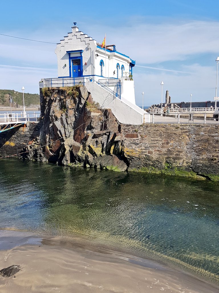 VinoComplutense's tweet photo. Luarca es otro de los rincones privilegiados que tiene la Costa de #Asturias
#asturiasparaisonatural #Luarca
@verasturies https://t.co/WeC2Wf1w7h