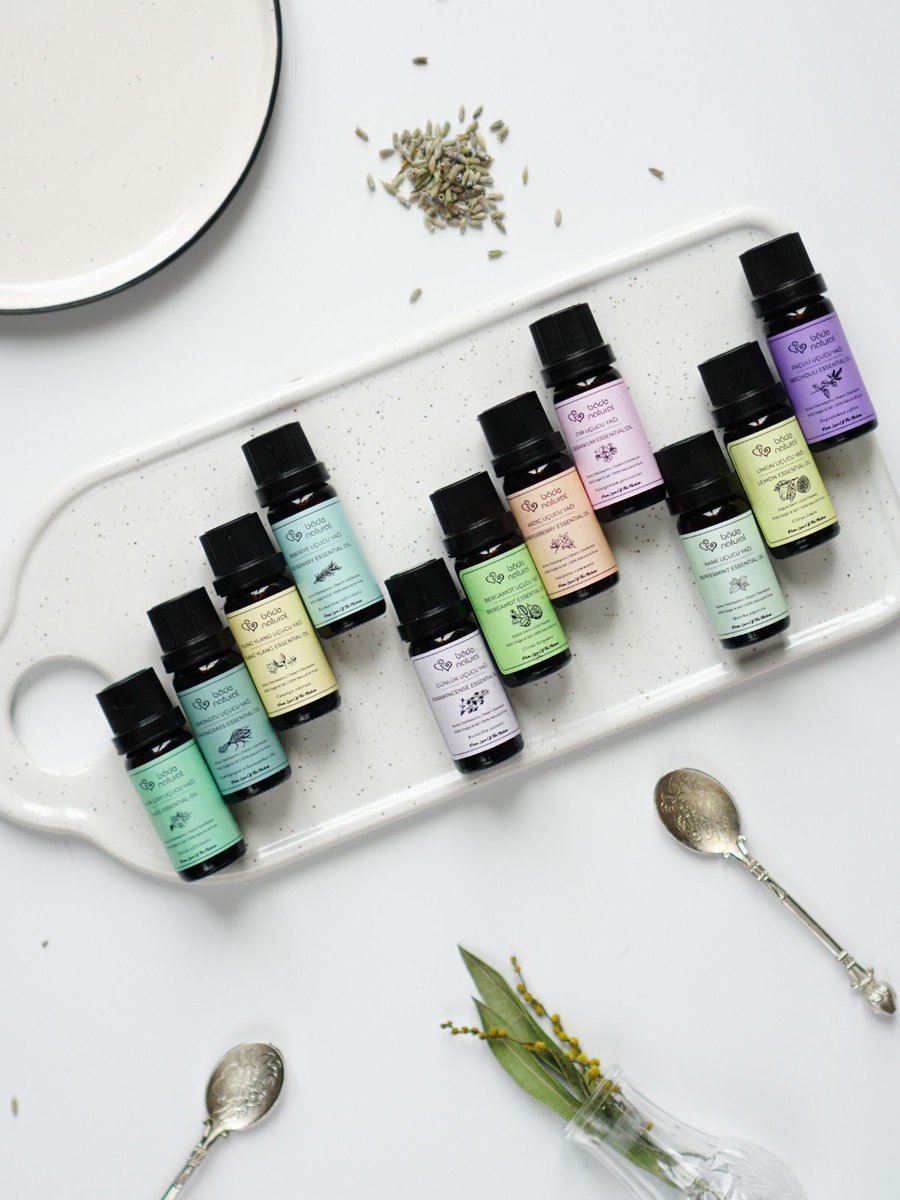 Bade Natural’den Nefes Açıcı Karışım tarifi! 
Çay ağacı yağı 2 damla 
Paçuli yağı 2 damla
Okaliptus yağı 8 damla
50 ml şişenin içerisine sırasıyla uçucu yağları ekle ve karıştır. 🧪Yaptığın bu karışımı direkt olarak soluyabilir, banyo suyuna ekleyebilir 🛁 ya da buhurdanlık ile💚