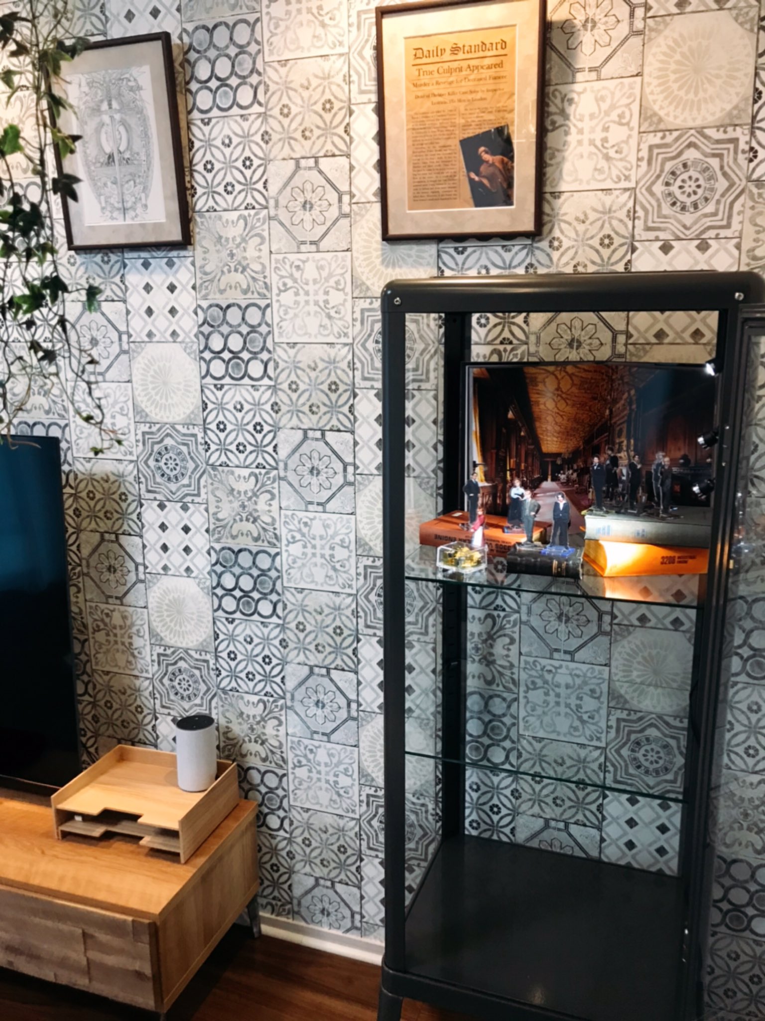 تويتر だんごじる على تويتر コレクションケース悩んだ末 Ikeaのfabrikor ファブリコール にして ホビーライトの小型トラック照明を仮置き スポットライトや配線をフレーム部分に隠せるし扉の隙間からコード出せるので 操作性もなかなか良さそう あともう1基