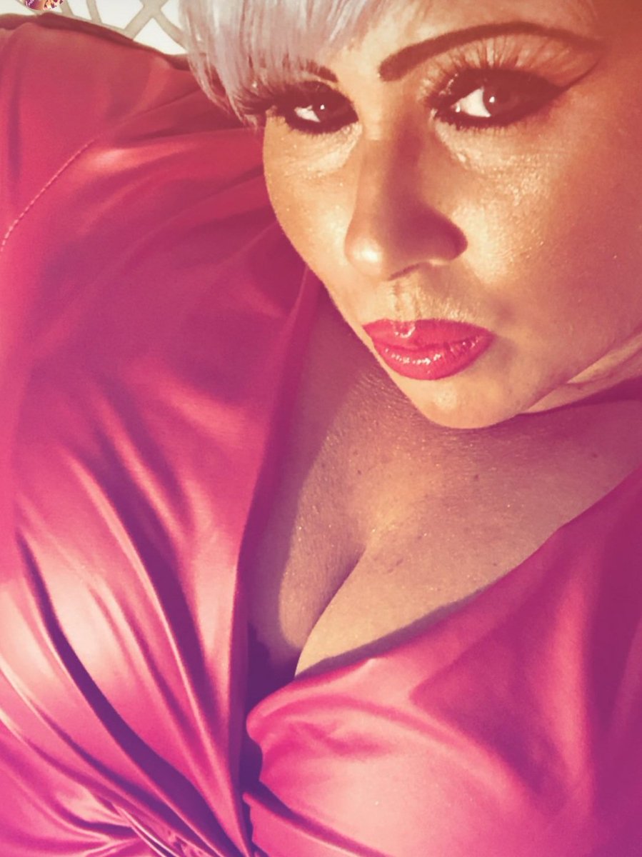 Out tonight with this lovely lady 😘😘🍆💦💦💦