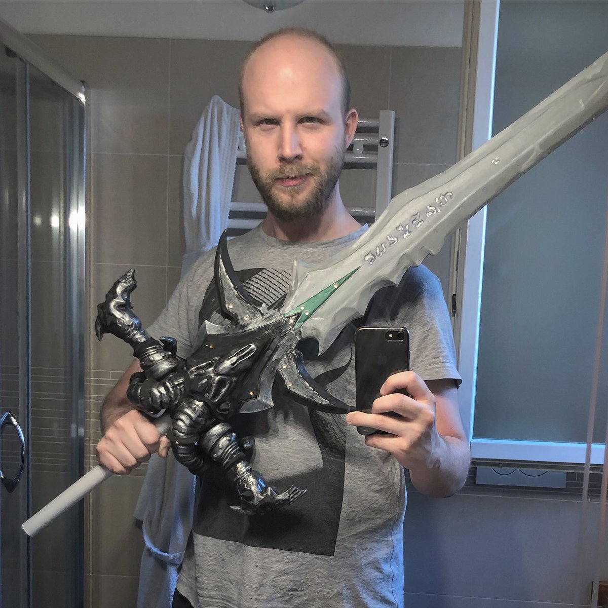 PlayerMrc's tweet photo. Uh Yeah, I was working on my personal #frostmourne from @Warcraft . Yoh Arthas will be always the KING! #cosplay #lichking #evafoam https://t.co/cwYz5I5LMz