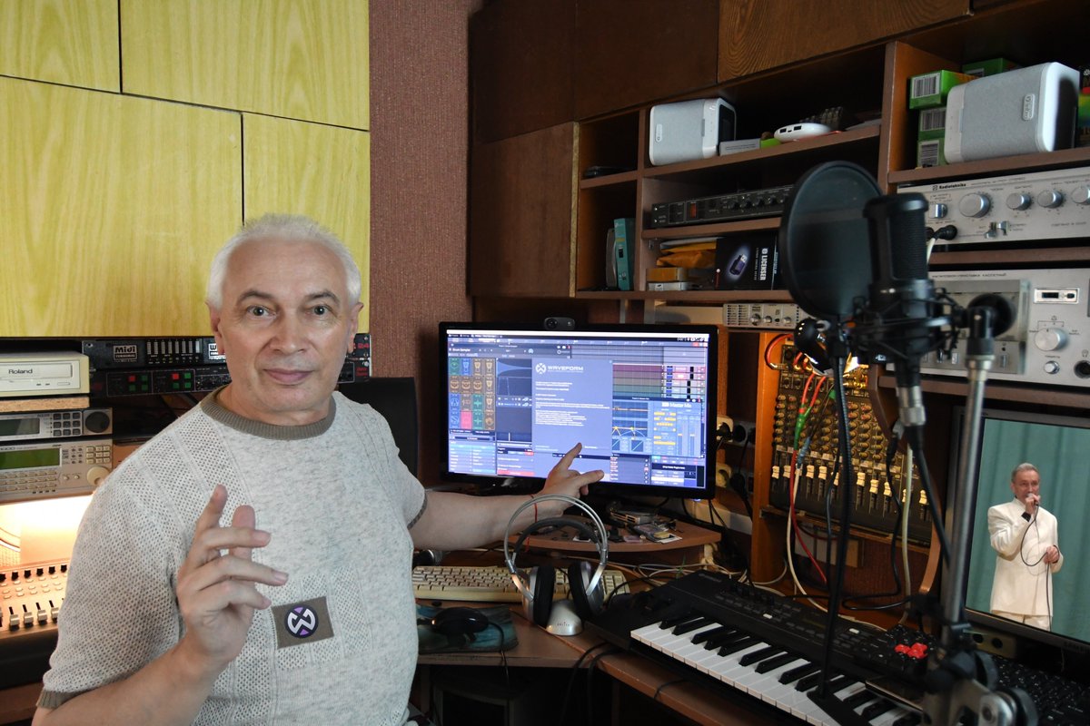 alex13solo's tweet photo. Me and my Home Studio!
@TracktionSW
#UpgradeMyStudio https://t.co/QHjA3lXcd1