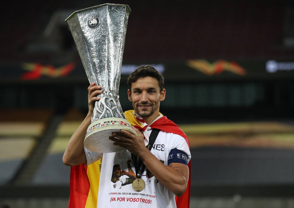 UEFAcom_es's tweet photo. No fue un sueño... ⚪️🔴🏆

#UELfinal | #UEL | @SevillaFC https://t.co/MKNfvSwrOt