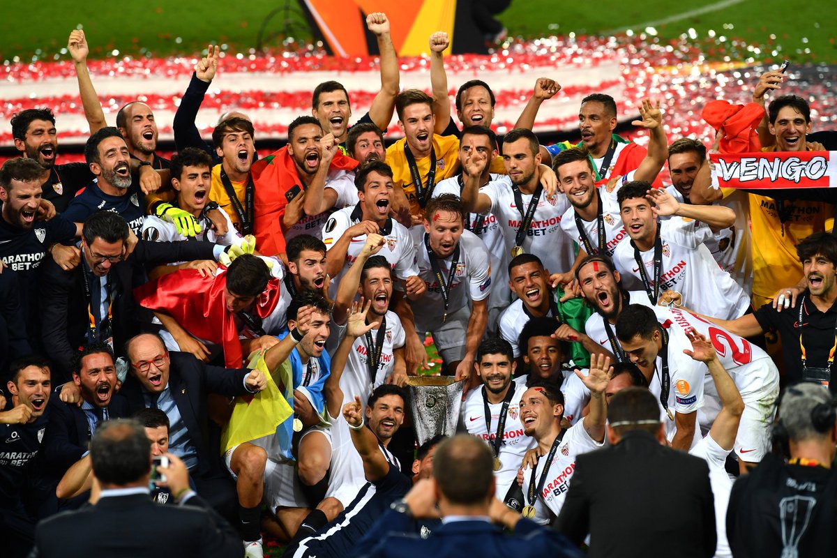 UEFAcom_es's tweet photo. No fue un sueño... ⚪️🔴🏆

#UELfinal | #UEL | @SevillaFC https://t.co/MKNfvSwrOt
