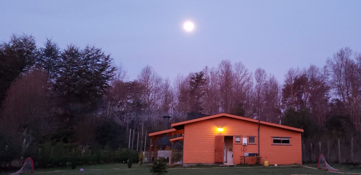 InPucon's tweet photo. @InPucon #TodoElAño #En #Pausa #Pronto #Renacerás !! #Premium #SpringWater @AquaV7_42 @EstacionAqua #ChileVehiculosDelivery @VehiculosChile #Voce #MotorHome  @Pucon_Sello_S #Eclipse 2020 #Araucanía @AuTInFOr #Tarapaca #Chile #Lindo https://t.co/98e1bwnHr0
