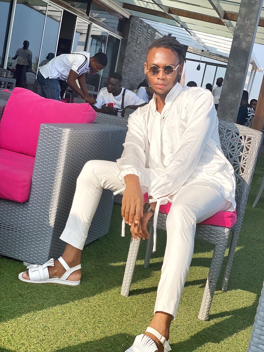 ewe_creative's tweet photo. Un look total blanc #samsonfeli pour le week-end
Chemise : Sika
Sandales : kokoê
Articles disponibles ici https://t.co/xIOJCmm7hG
#TogoleseTakeOver https://t.co/HuuI1dVUfp