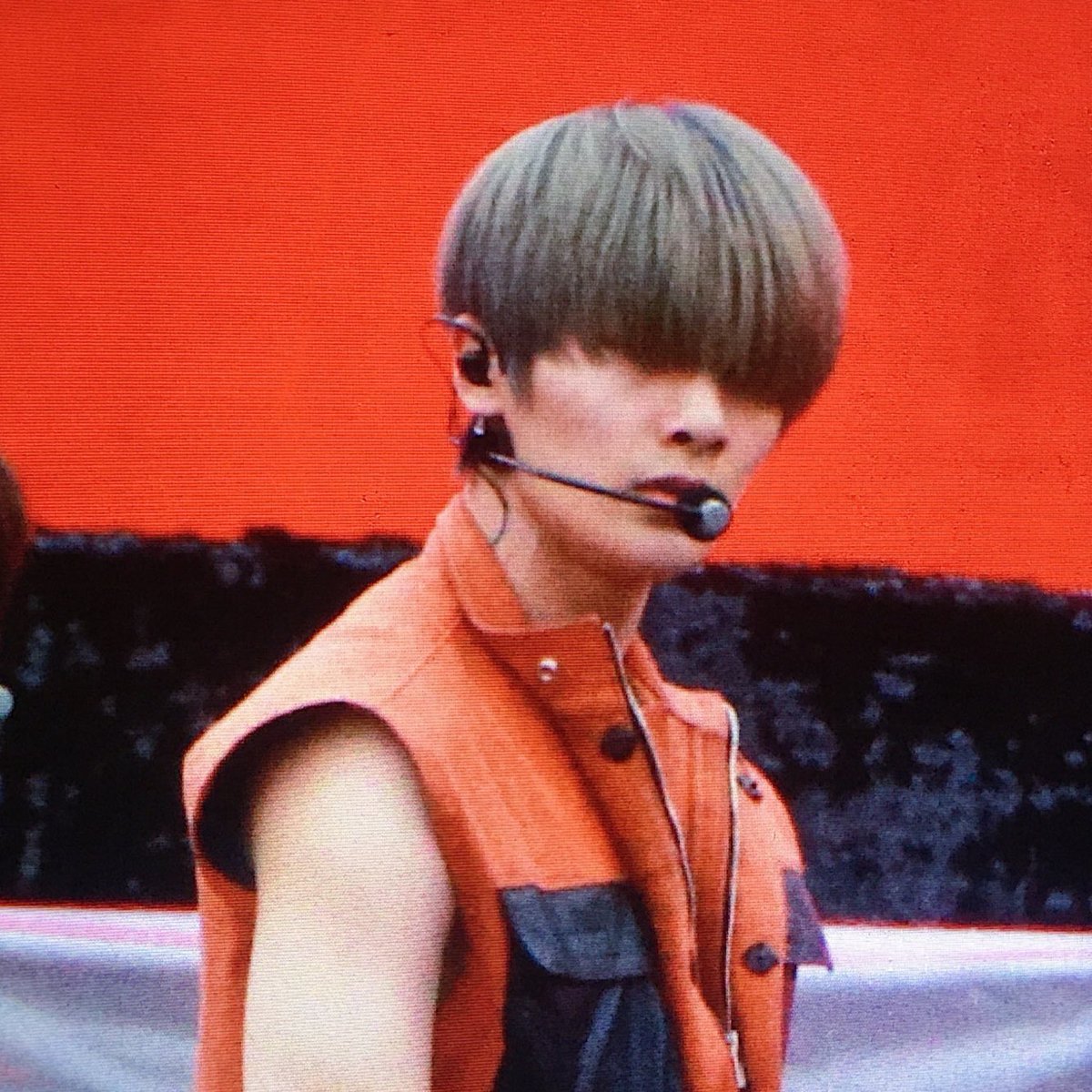 felixedt's tweet photo. the rain transformed 

this jeongin          to         this jeongin https://t.co/AaAO7miw5S
